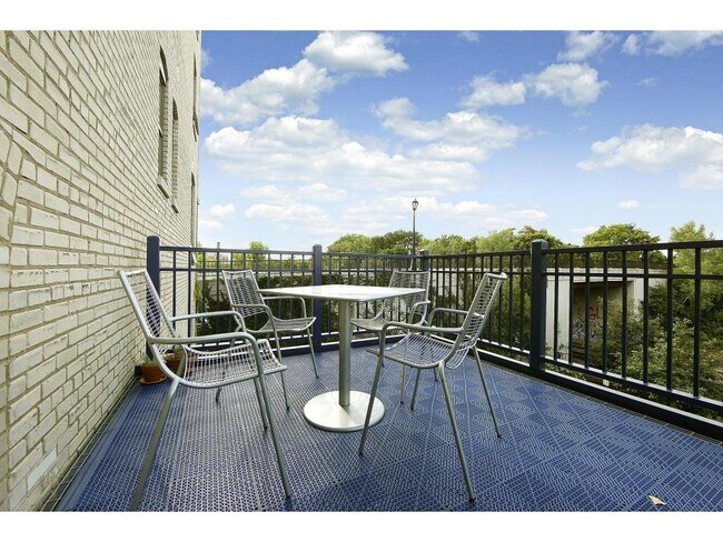 Building Photo - 127 5th St NE