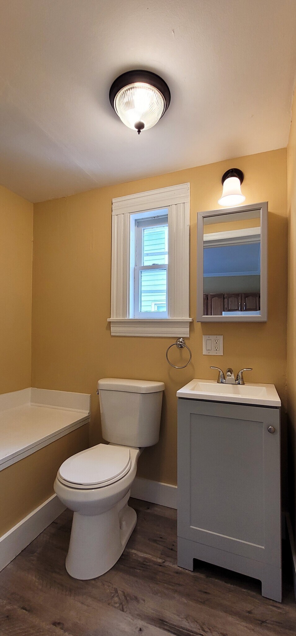 Half Bath - 533 W Water St