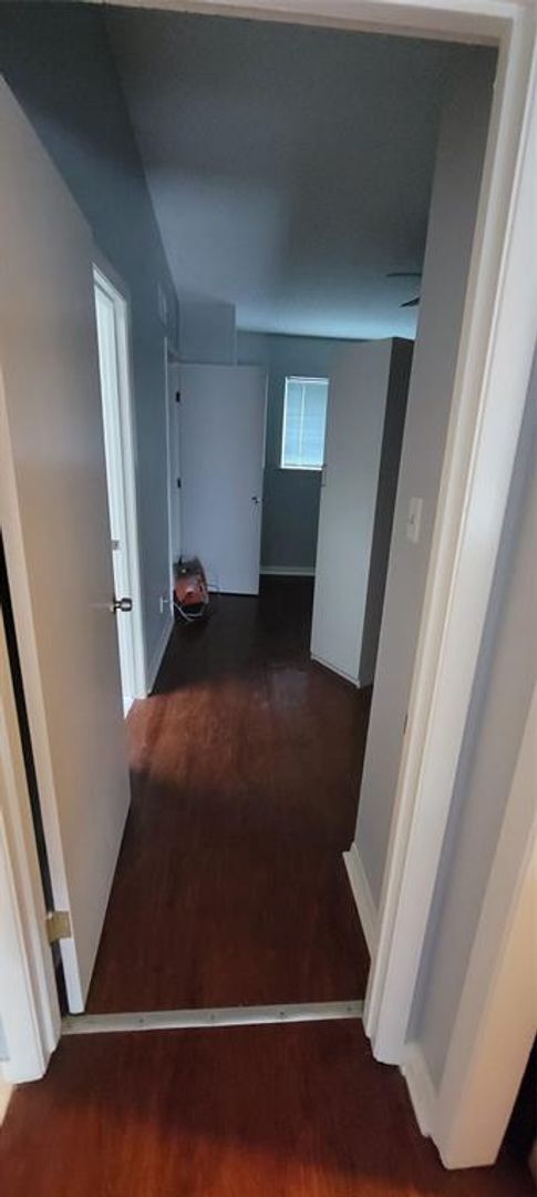 Building Photo - Fully Remodeled unit