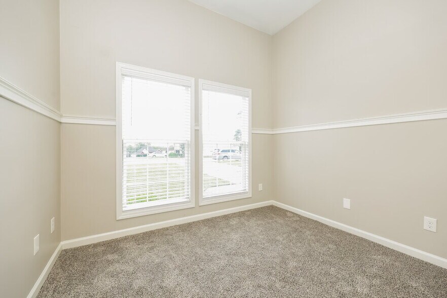 Building Photo - 2945 Hearthside Dr