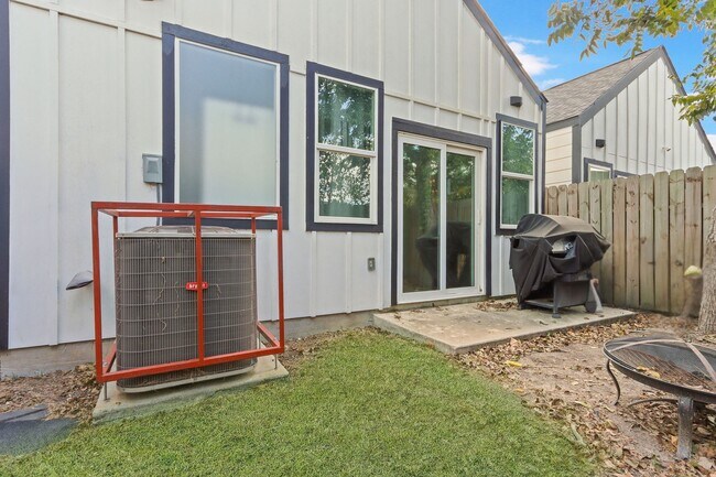 Building Photo - 5607 Bacher St