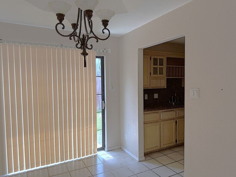 Building Photo - 716 Mynah Ave