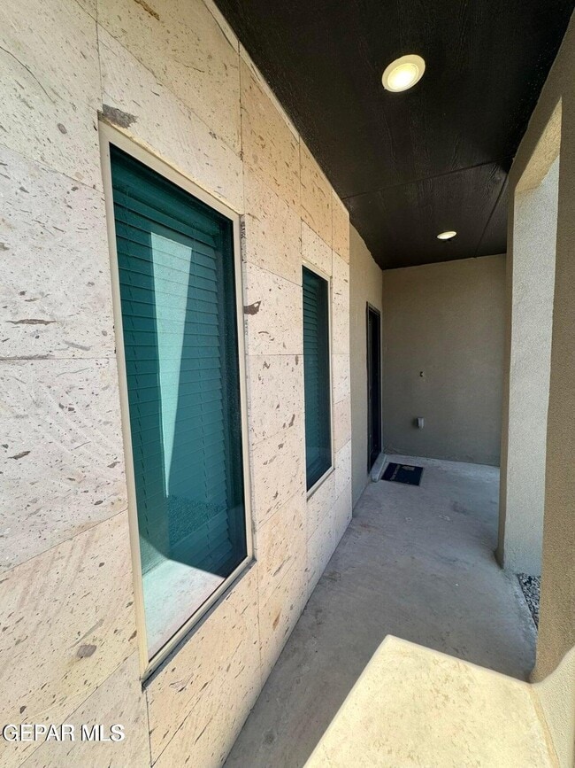 Building Photo - 13852 Paseo Alegre Dr