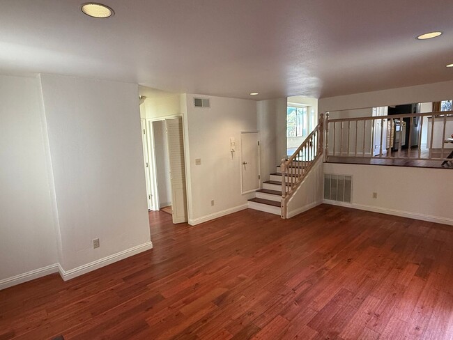 Building Photo - 3-Bedroom Single Family Home in El Sobrant...