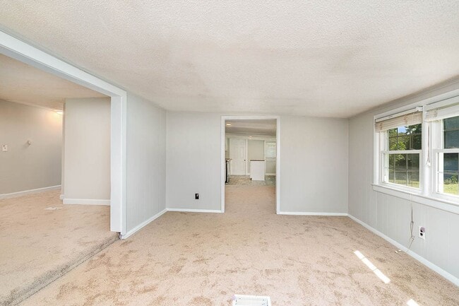 Building Photo - Charming 3BD, 2BA Raleigh Home on a Large ...