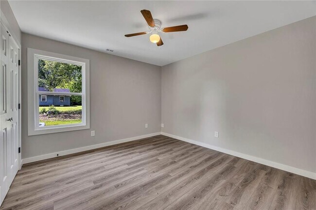 Building Photo - 411 Hardy Ave SW