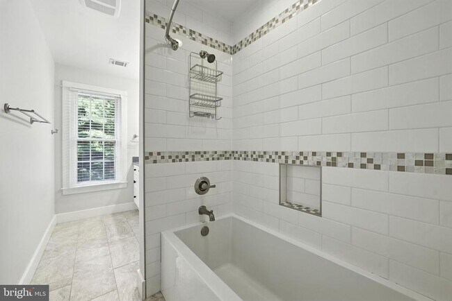 Building Photo - 10198 Cedar Pond Dr