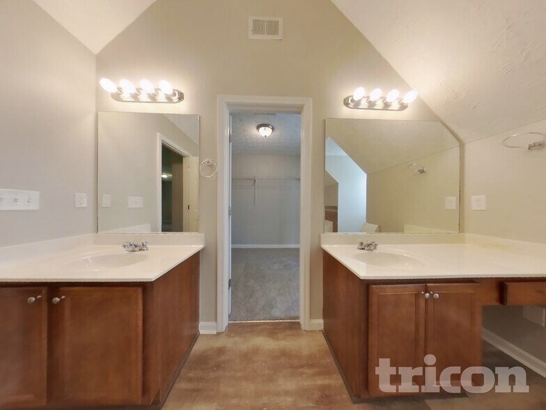 Building Photo - 1055 Crown Landing Pkwy