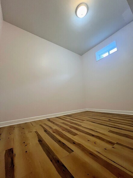 Building Photo - 2651 W North Ave