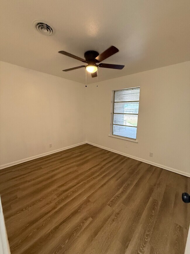 Building Photo - 1126 Stratton Dr