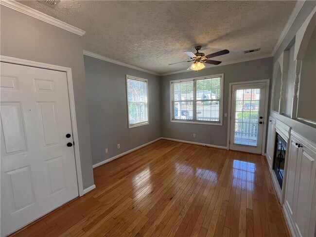 Building Photo - 320 Harmony Ct