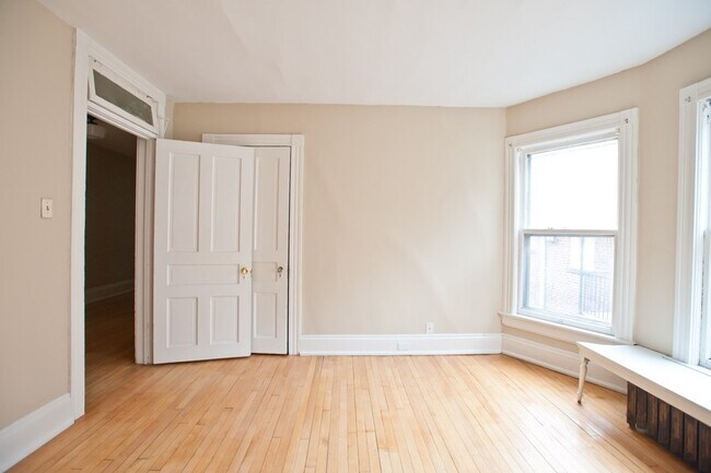Building Photo - 2216 E Ivanhoe Pl