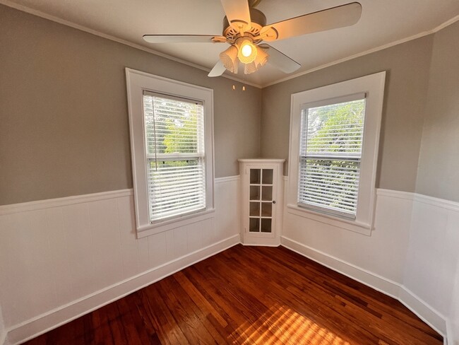 Building Photo - 617 N Hyer Ave