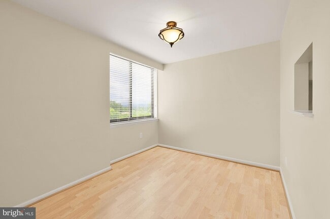 Building Photo - 4390 Lorcom Ln