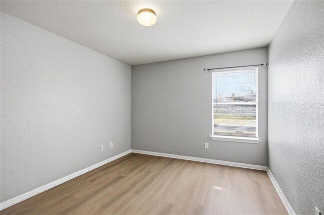 Building Photo - 4410 Meadowside Ln