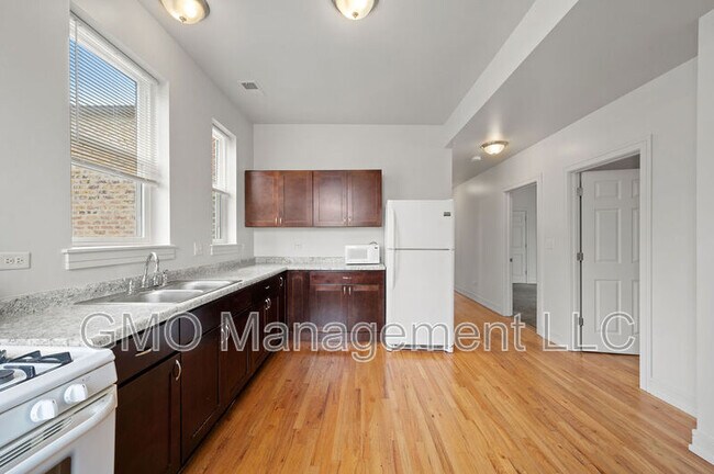 Building Photo - 4230 W Adams St