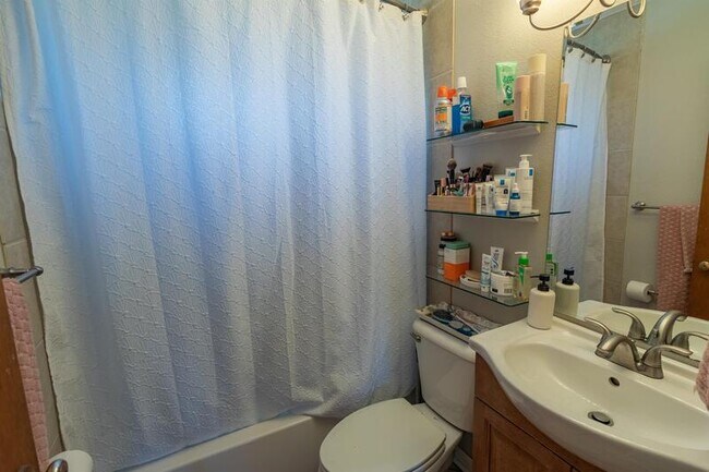 Building Photo - 760 39th St