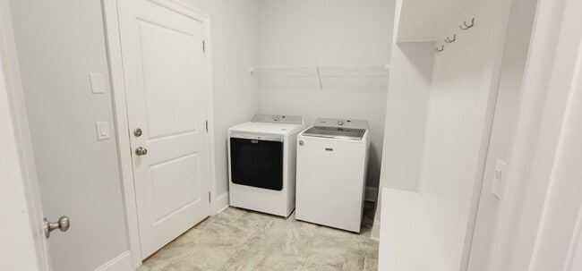 Building Photo - 5848 Vlg Rdg Wy