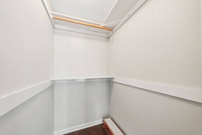 Building Photo - 221 N Scenic Loop