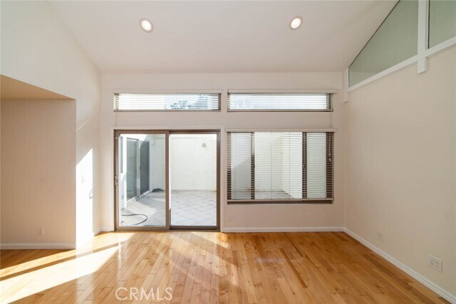 Building Photo - 13 Morena