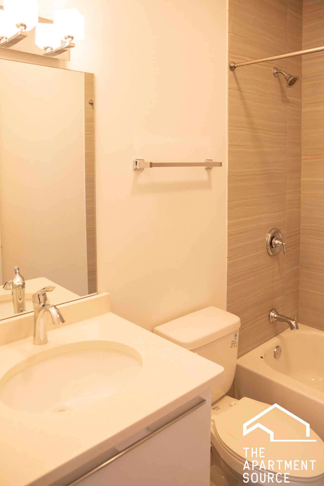 Building Photo - 2700 W North Ave