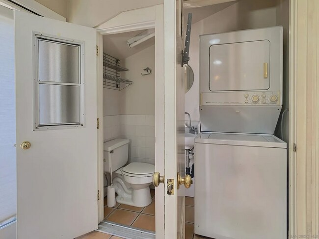 Building Photo - Charming Home with Prime Location & Ample Living Space