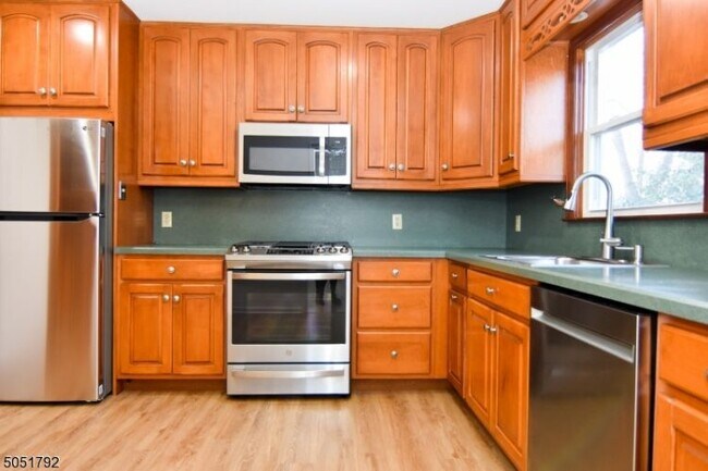 Building Photo - 311 Temple Pl