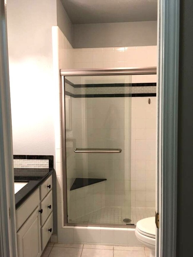 Building Photo - 1425 W Villa Maria Rd