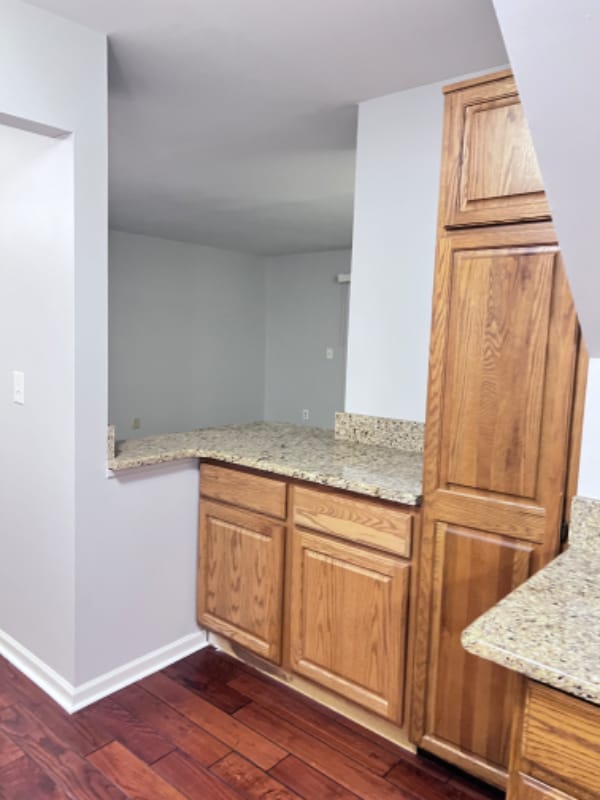 Building Photo - 212 Pinewood Dr