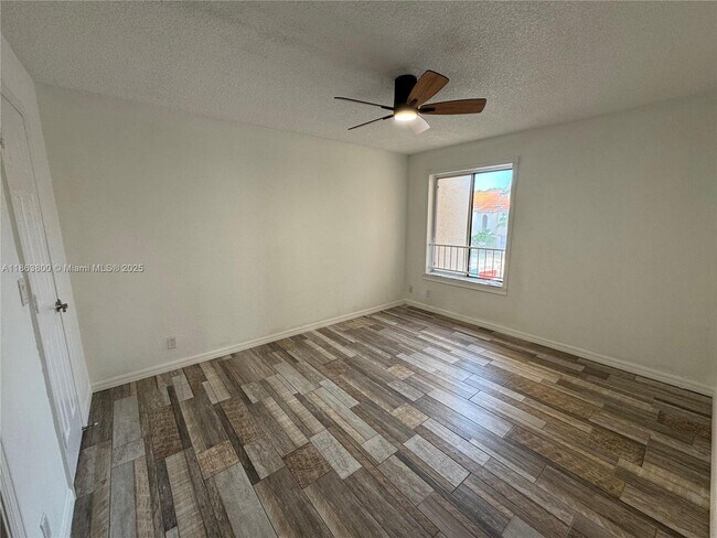 Building Photo - 3460 Pinewalk Dr N