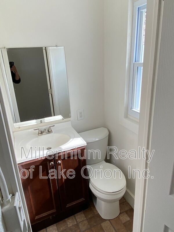 Building Photo - 638 Joslyn Ave