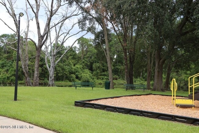 Building Photo - 516 Hopewell Dr