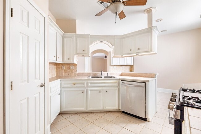 Building Photo - 108 Harbour Town Cir