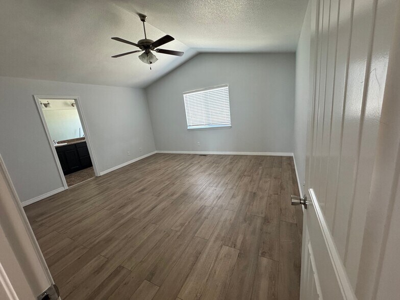Building Photo - 7836 Braxton Dr