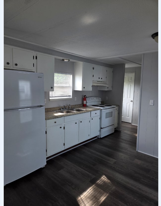 Building Photo - 2 Bedroom 1 Bath Mobile Home