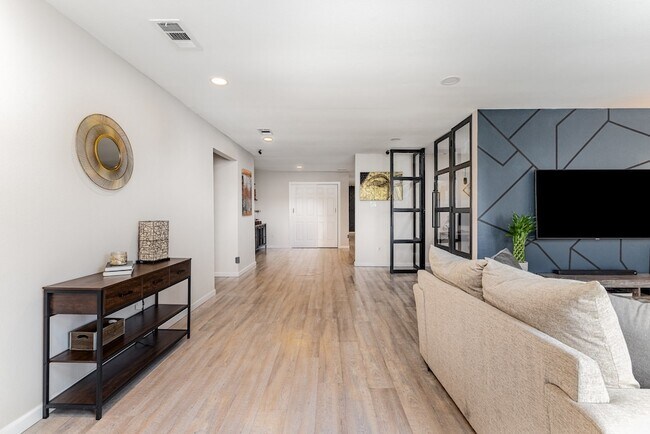Building Photo - 1700 Delaford Cir