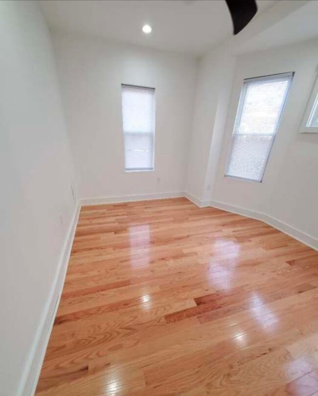 Building Photo - 5425 Catharine St