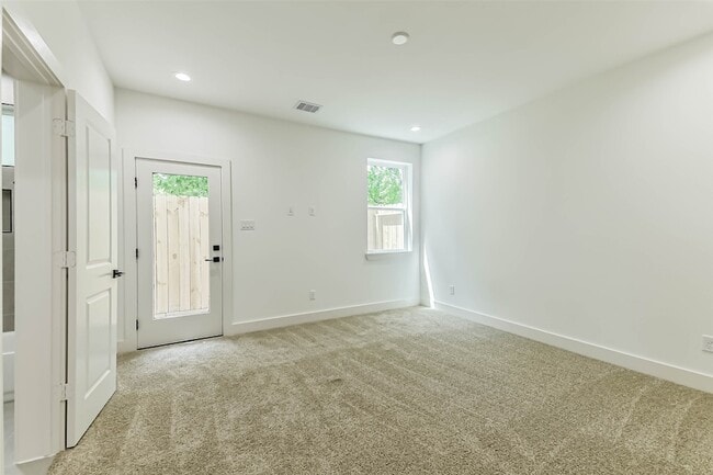 Building Photo - 5703 Balbo St