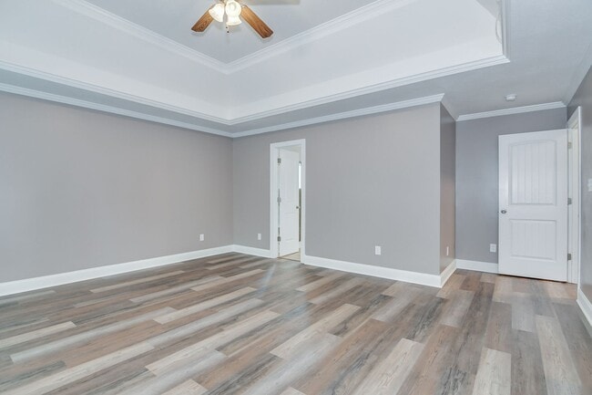 Building Photo - Updated 4 Bedroom 2.5 Bath