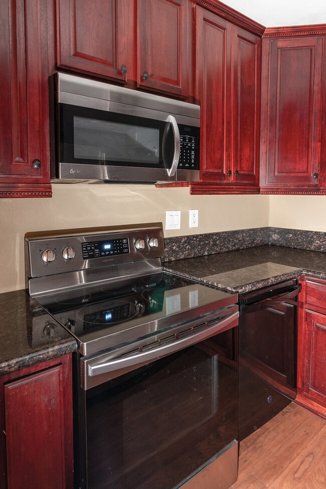 Building Photo - 6199 Canterbury Dr