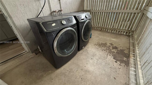 Building Photo - 2811 NW 26th Ave