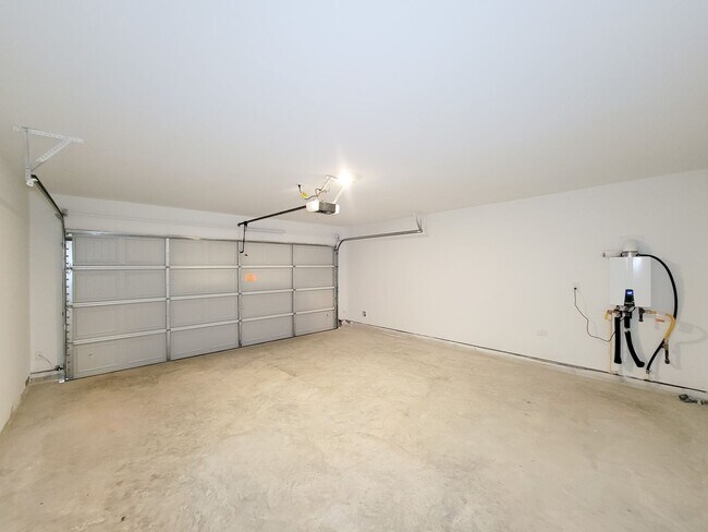 Building Photo - This single-level home showcases a spacious open floorplan shared between the kitchen, dining are...