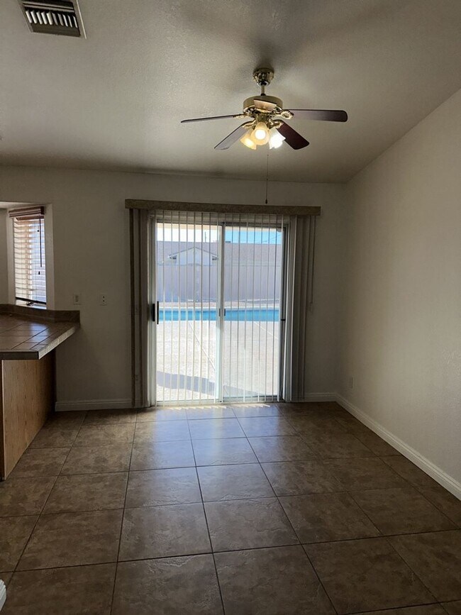 Building Photo - Unfurnished Pool Home