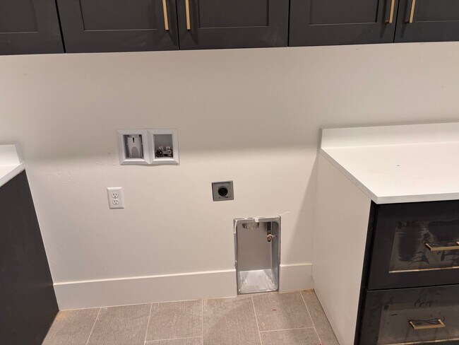 Building Photo - BRAND NEW 5 bed | 3 bath | 3 car garage cu...