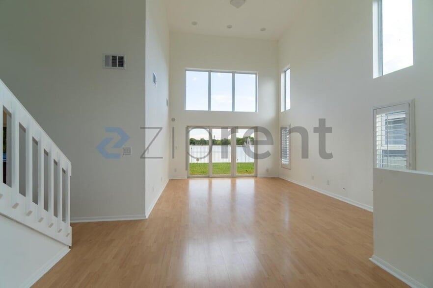 Building Photo - Unit