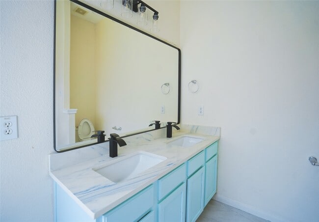 Building Photo - 6415 Richland Hills Dr