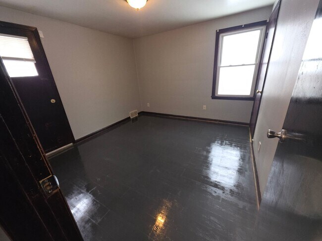 Building Photo - 3260 N 49th St