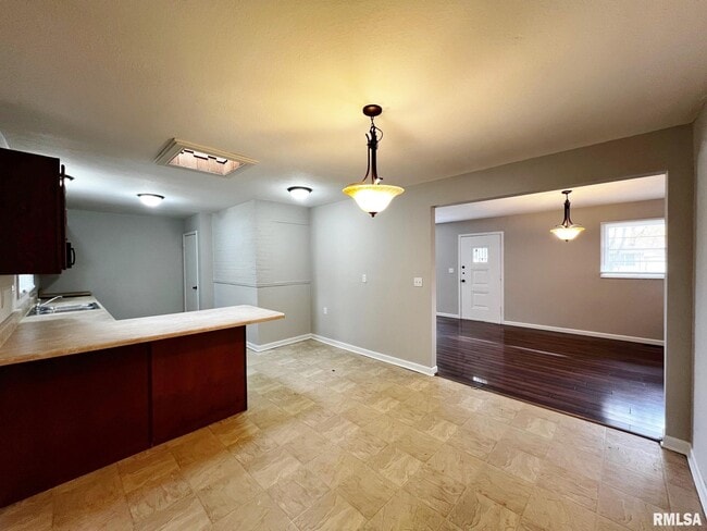 Building Photo - 2109 N Windermere Ave