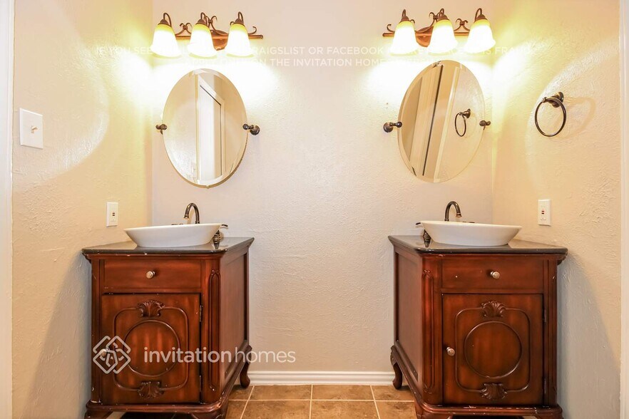 Building Photo - 1301 Clearview Dr