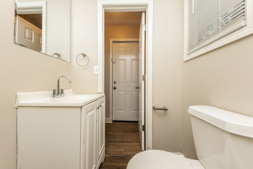 Building Photo - 730 Parker St